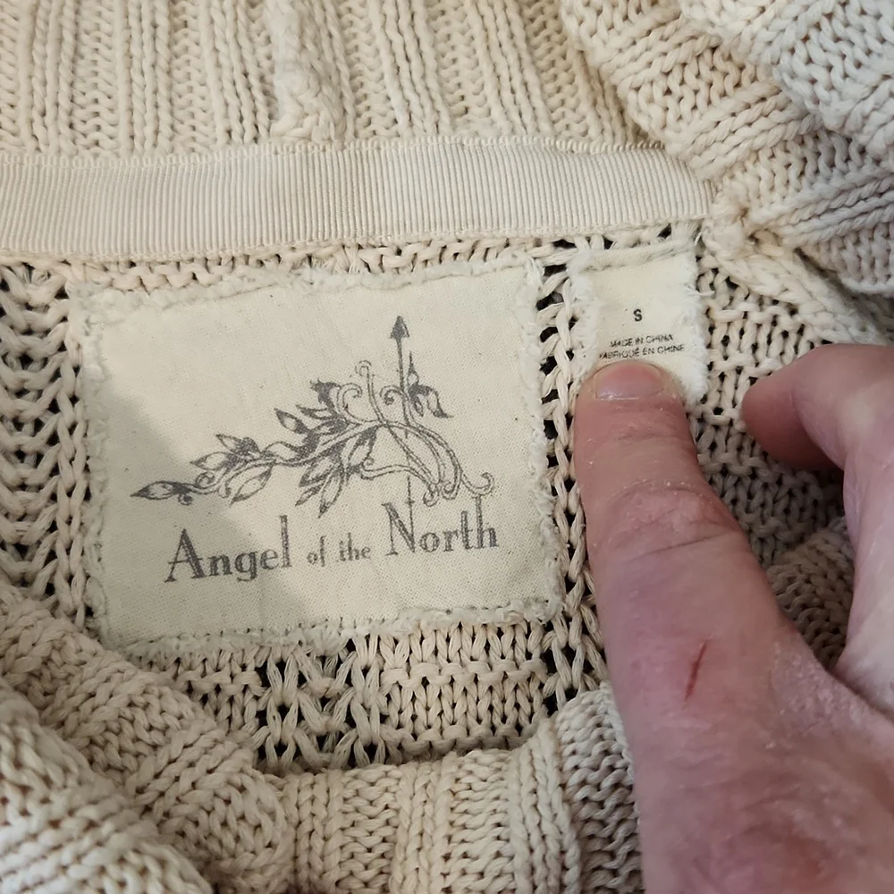 Angel of the North Sweater Size Small - Picture 12 of 14